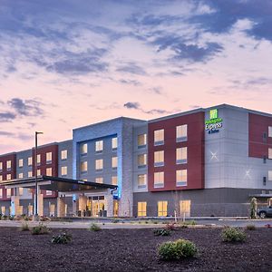 Holiday Inn Express & Suites Salem North - Keizer By Ihg